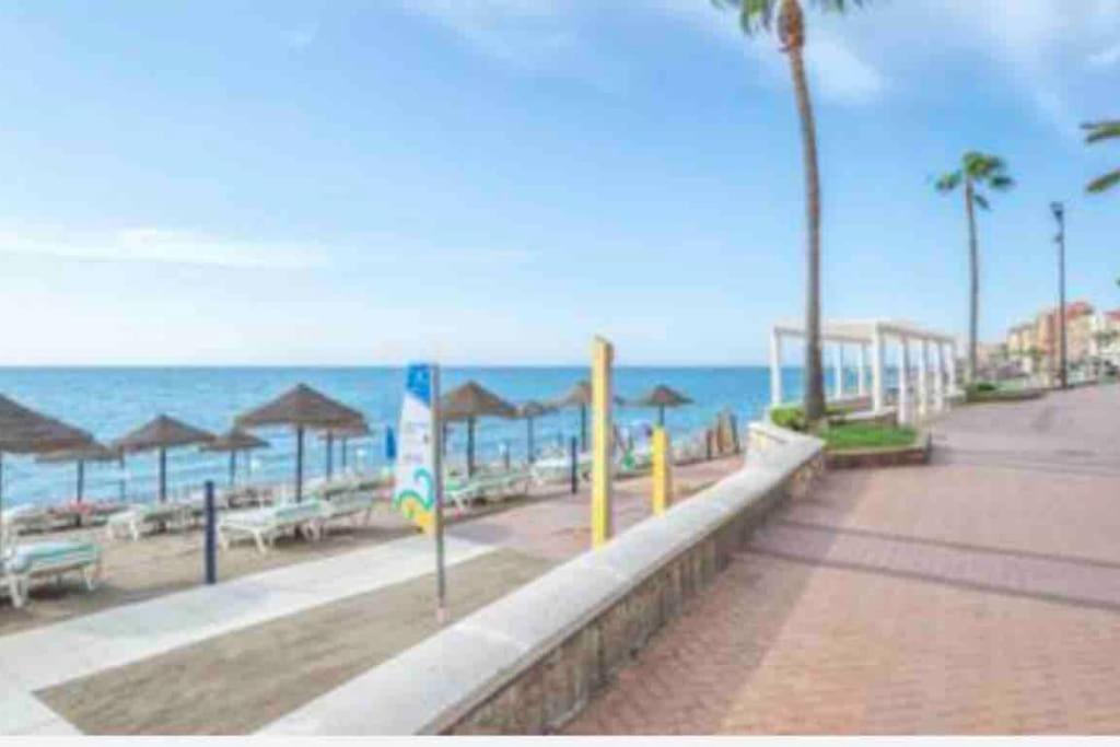 Apartamento Primera Linea De Playa Fuengirola Kültér fotó